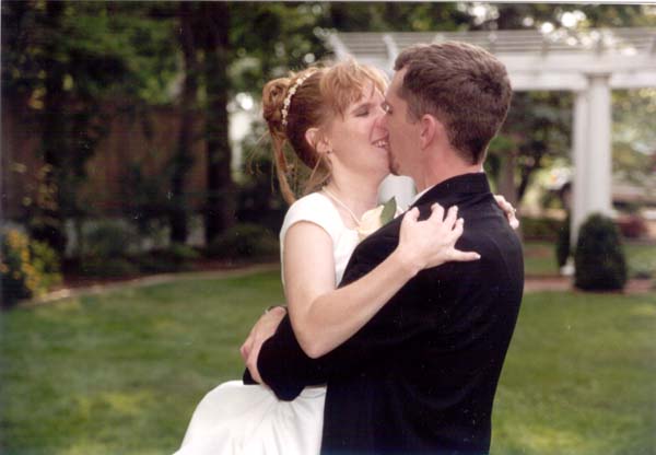 Tadd & Beth Kissing 4